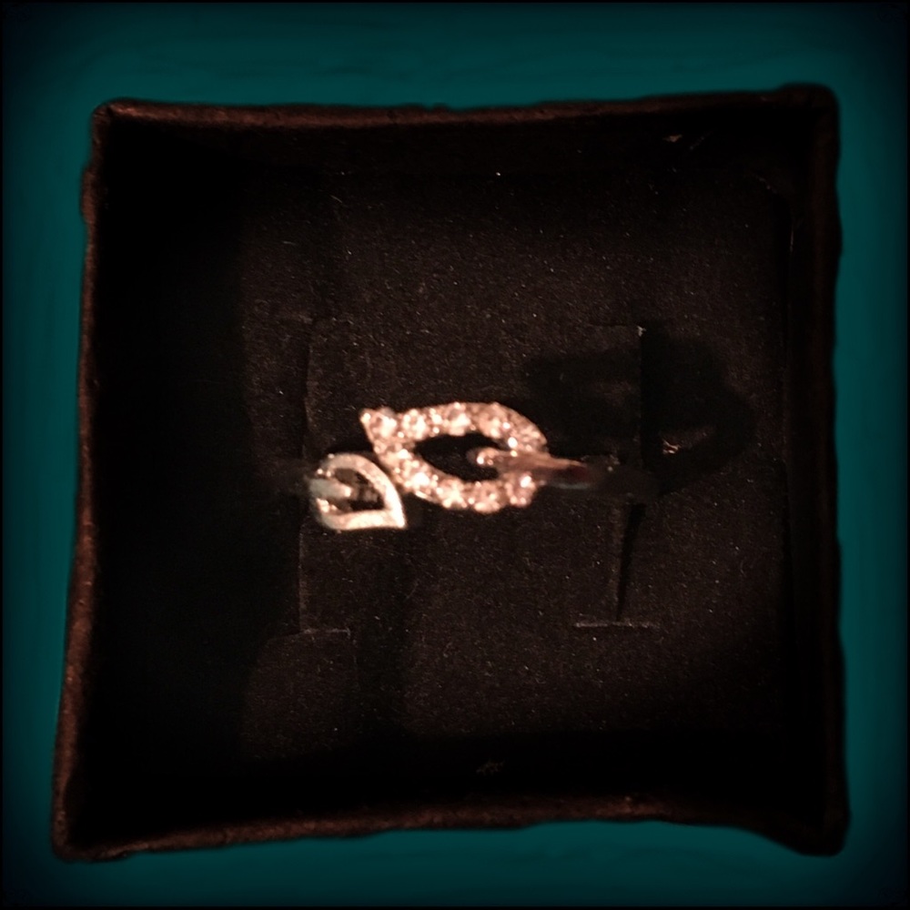 Beautiful ring - Picture 2 of 2